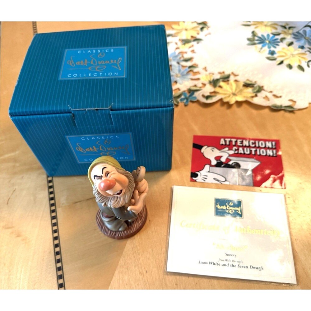DISNEY - WDCC - SNEEZY - AH-CHOO - SNOW WHITE & SEVEN DWARFS STATUE MIB W/ COA🔥